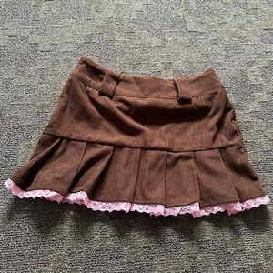 brown and pink pleated mini skirt